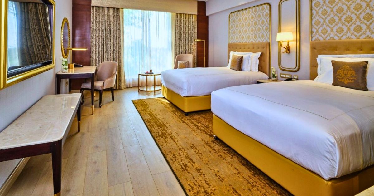 Room Scale/Apartment vs Old Hyderabad Bungalow