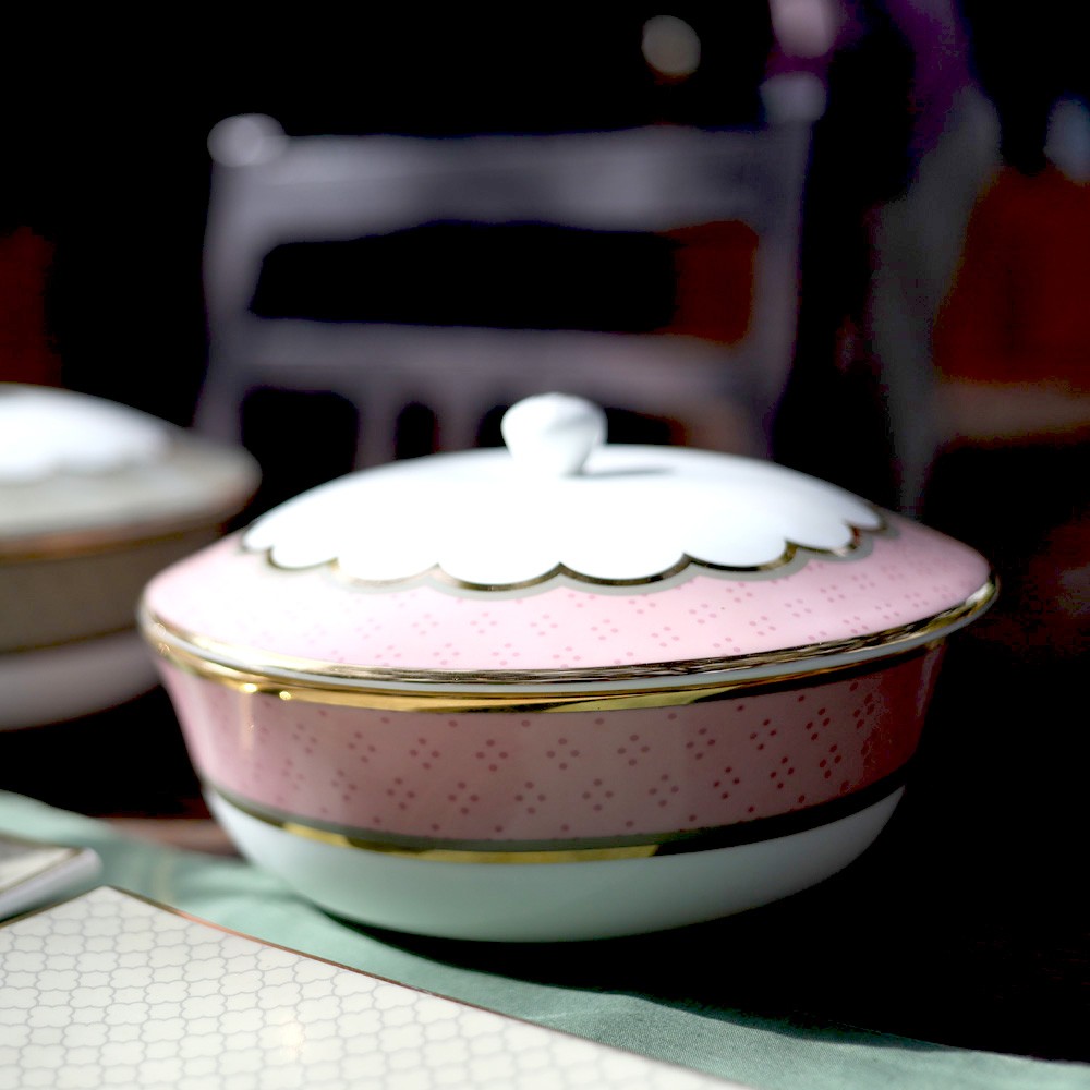 Pichwai Serving Bowl With Lid 2 Portion Kaunteya