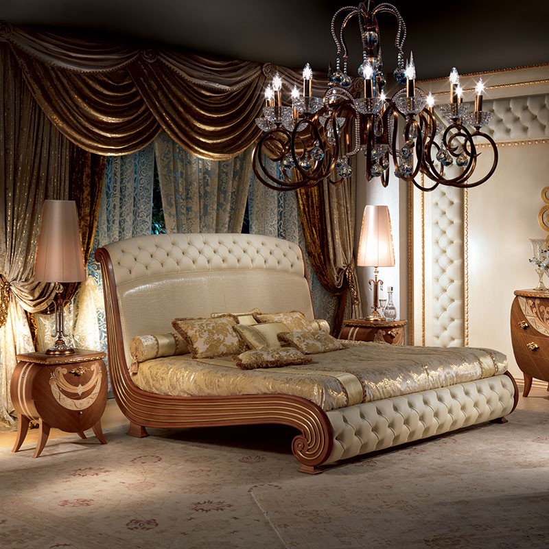 Vanity Bed in solid wood with natural finish and gold leaf Carpanelli