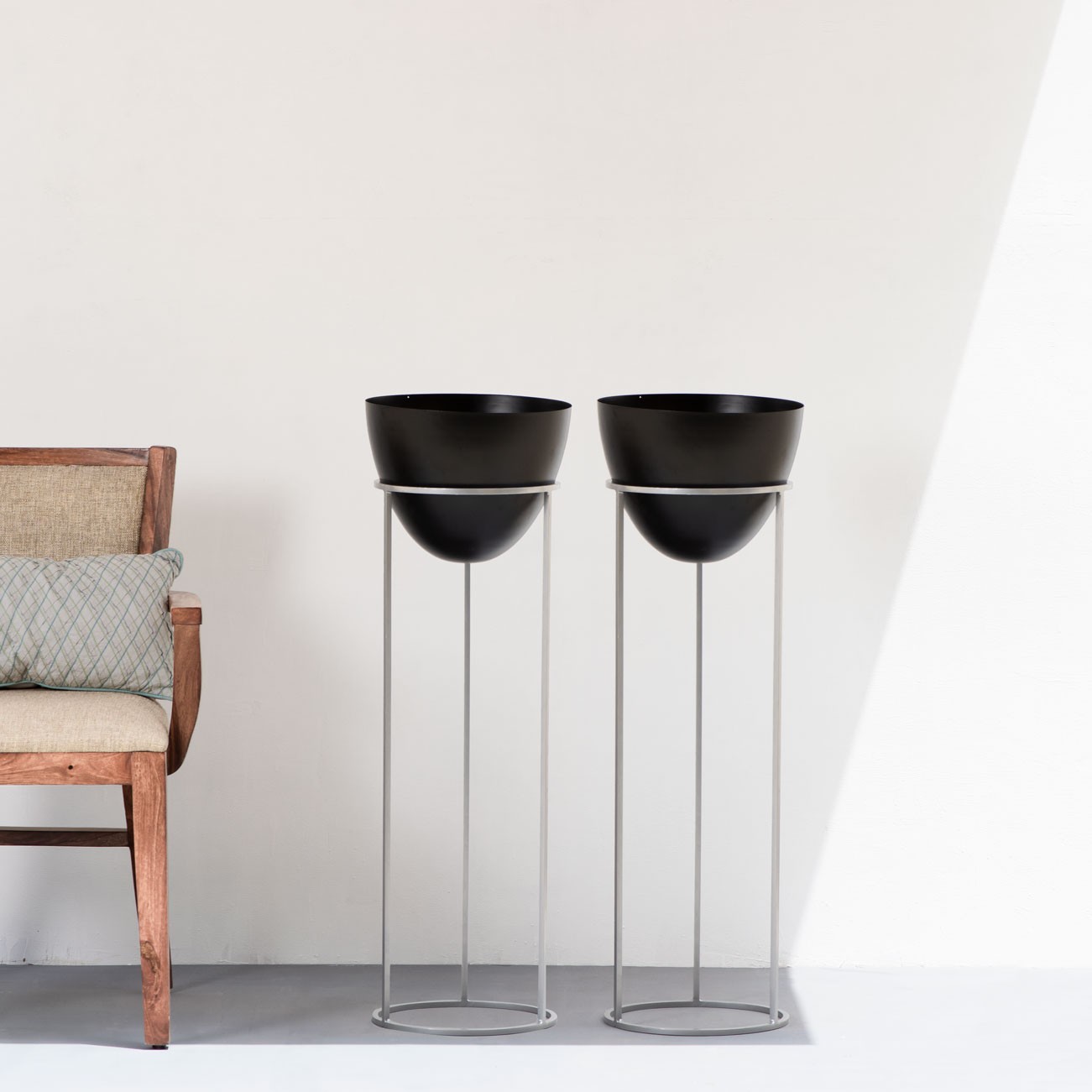 Ovate Set of 2 Black & Silver XL Same Size The Decor Remedy