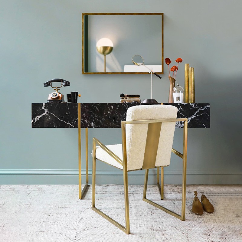 Famed Make-Up Table Lagu