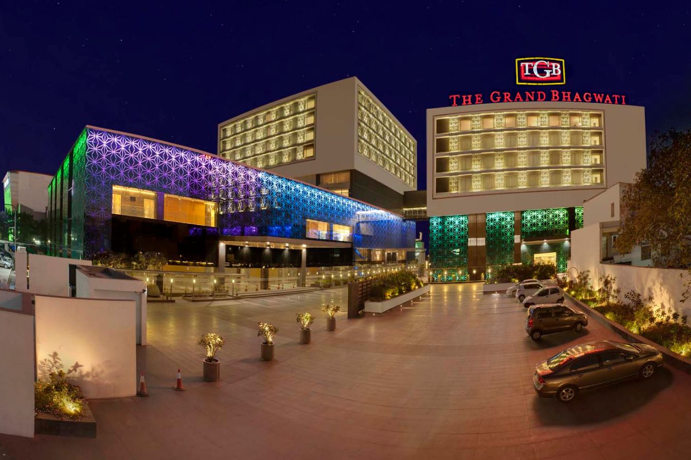 THE GRAND BHAGWATI HOTEL